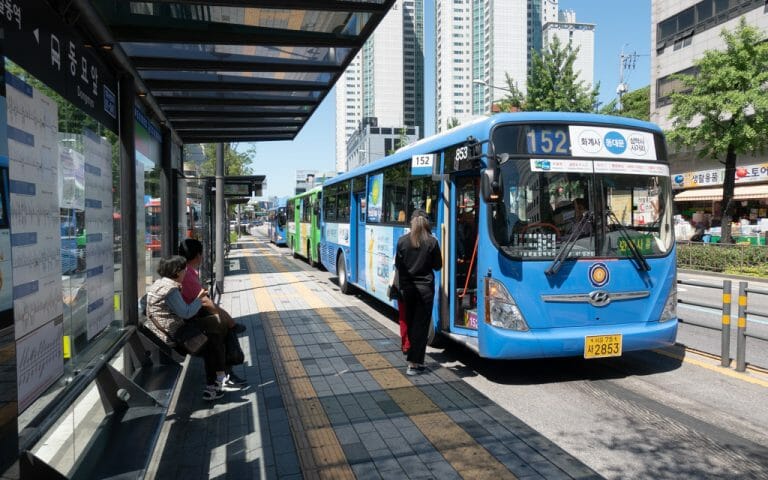 taxi
korea
transportation
transportation in south korea
deluxe taxi
bus