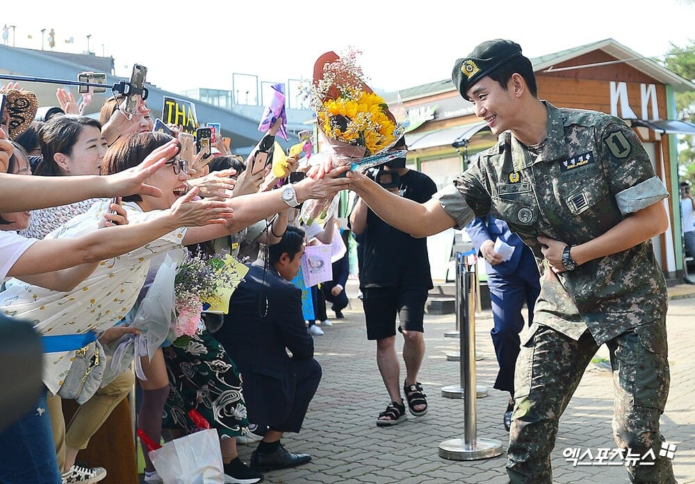 kim soo hyun
kim soo hyun military
military service
my love from the star
do min joon